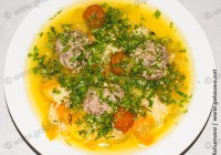 суп с фрикадельками и шафраном